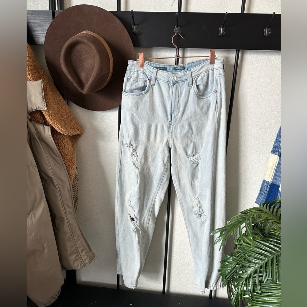 Wild fable light wash distressed high rise stretch mom denim jean 90s